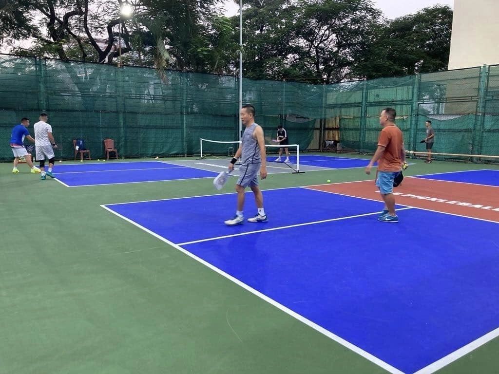 Danh sách sân Pickleball quận Hoàng Mai, Hà Nội đẹp và chất lượng, đáng để trải nghiệm | ShopVNB