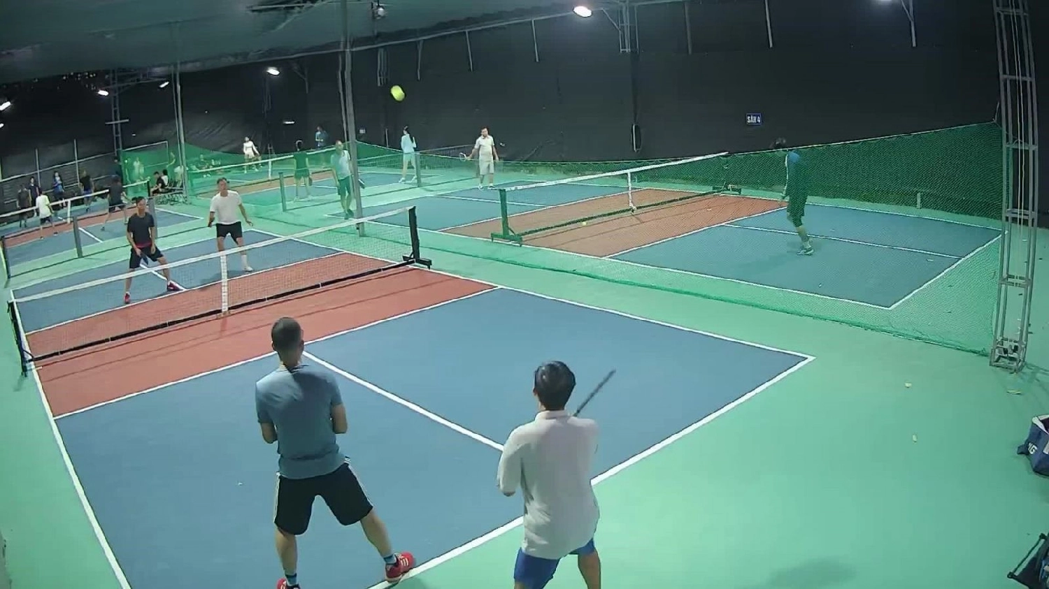 Danh sách sân Pickleball quận Hoàng Mai, Hà Nội đẹp và chất lượng, đáng để trải nghiệm | ShopVNB