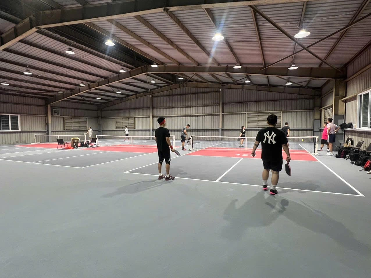 Danh sách sân Pickleball quận Hoàng Mai, Hà Nội đẹp và chất lượng, đáng để trải nghiệm | ShopVNB