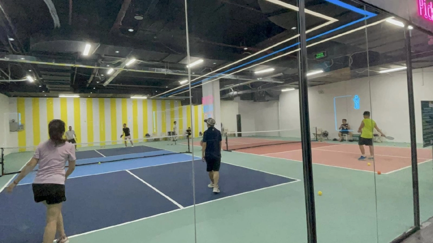 Danh sách sân Pickleball quận Hoàng Mai, Hà Nội đẹp và chất lượng, đáng để trải nghiệm | ShopVNB