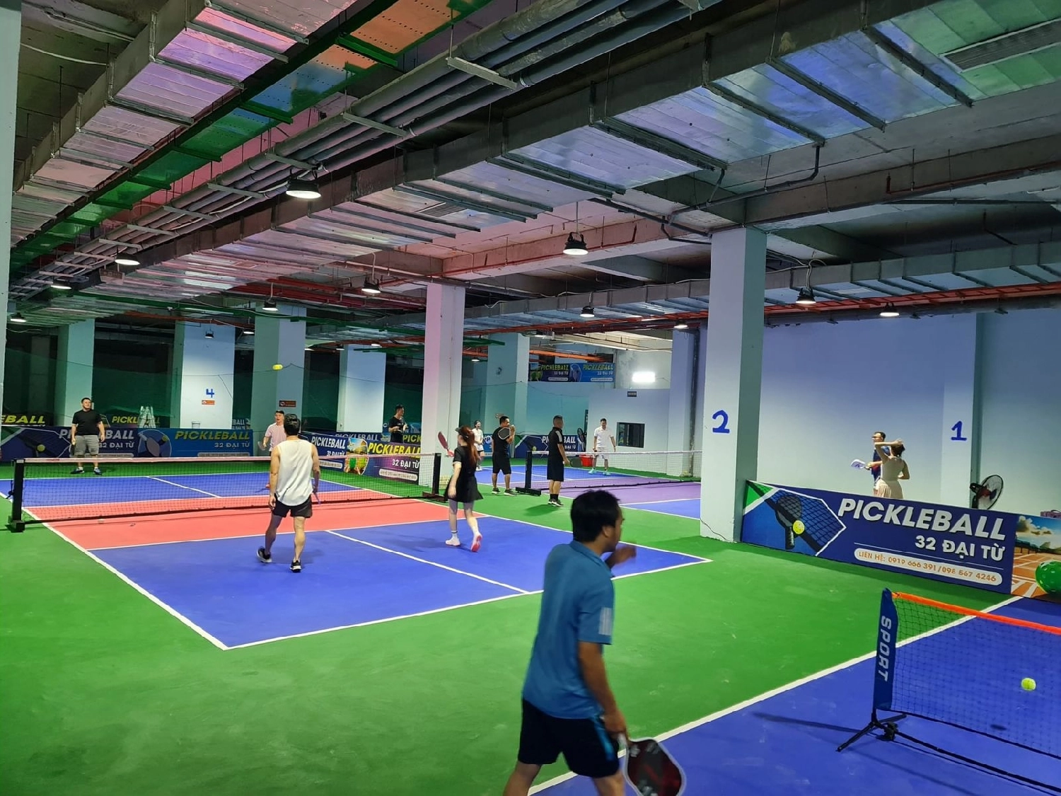 Danh sách sân Pickleball quận Hoàng Mai, Hà Nội đẹp và chất lượng, đáng để trải nghiệm | ShopVNB